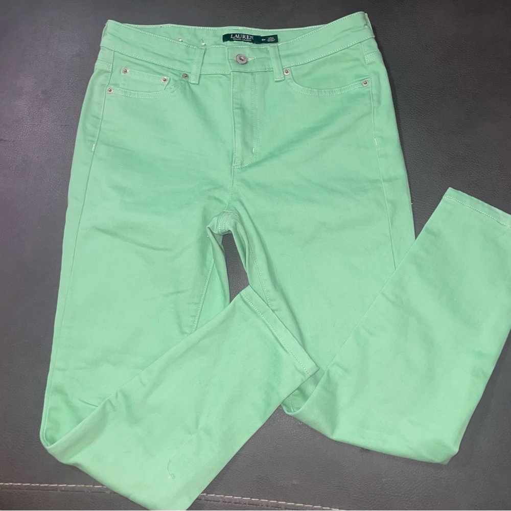 Lauren Ralph Lauren Pastel Green Jeans
Size: 6P (Petite)
Light Pastel Green